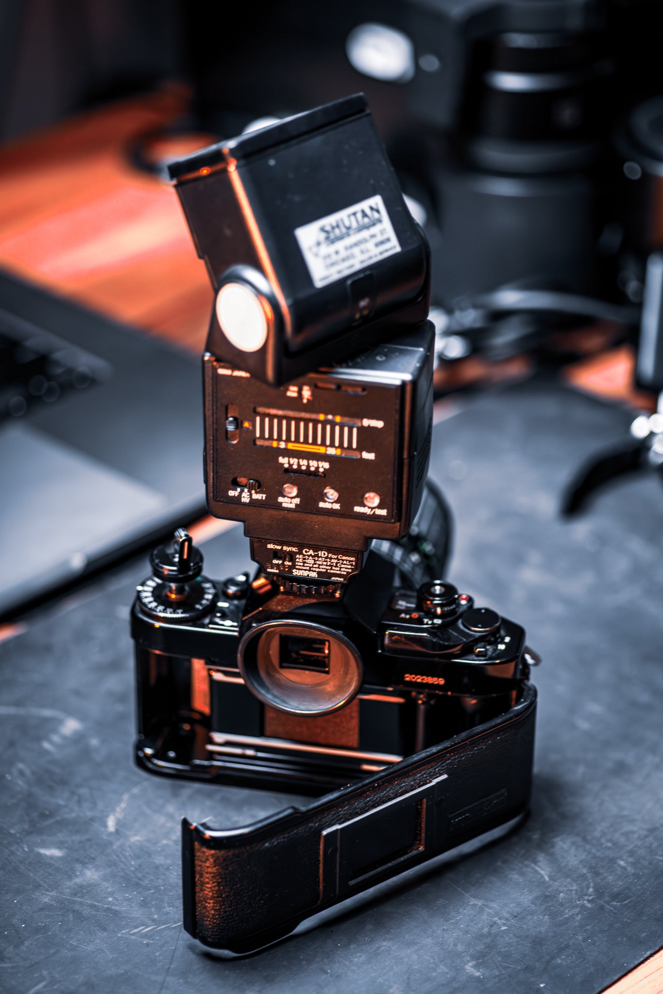 Cámara Canon A-1 + Flash Sunpak Auto 30DX Thyristor