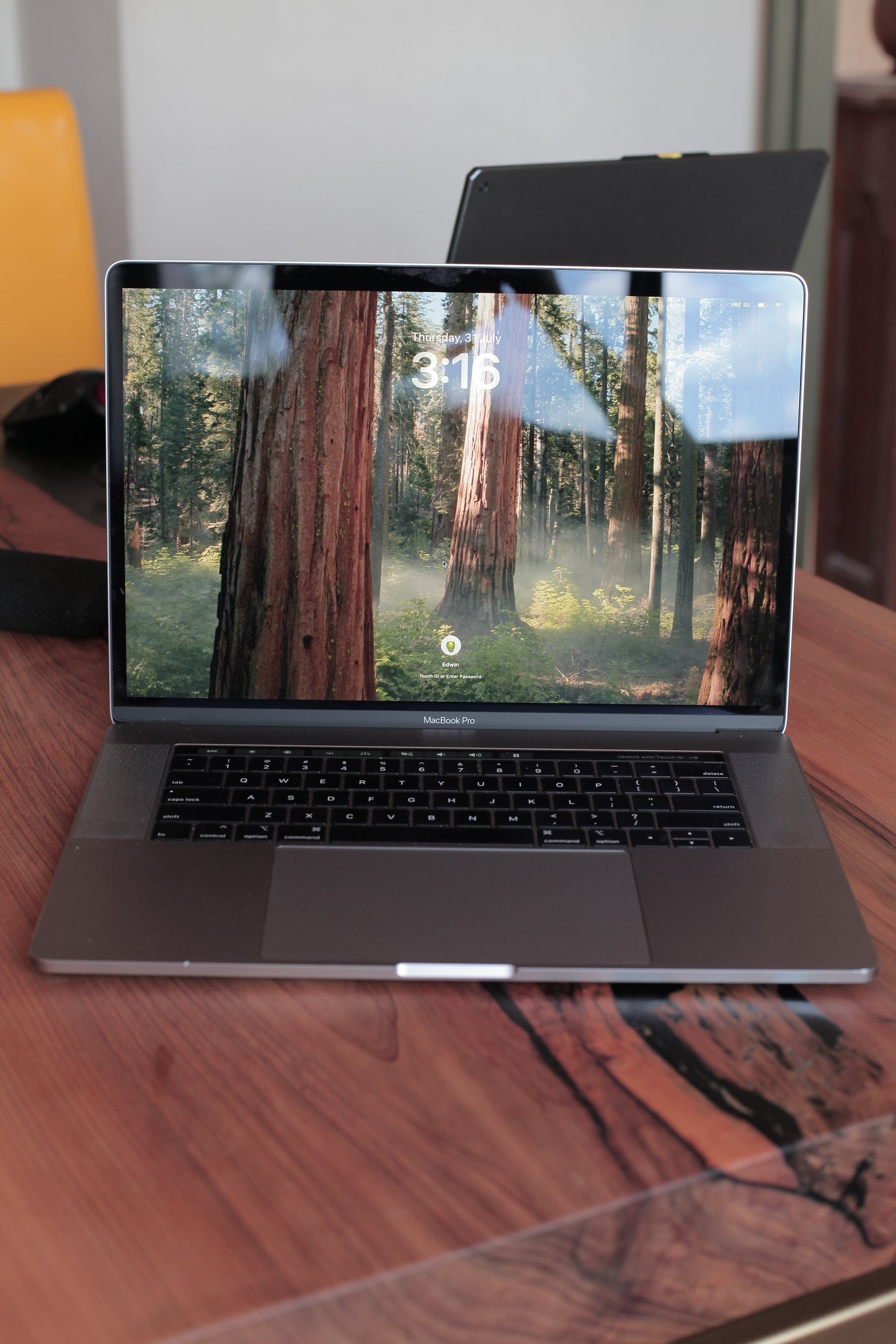 MacBook Pro 16” (2019) en excelente estado