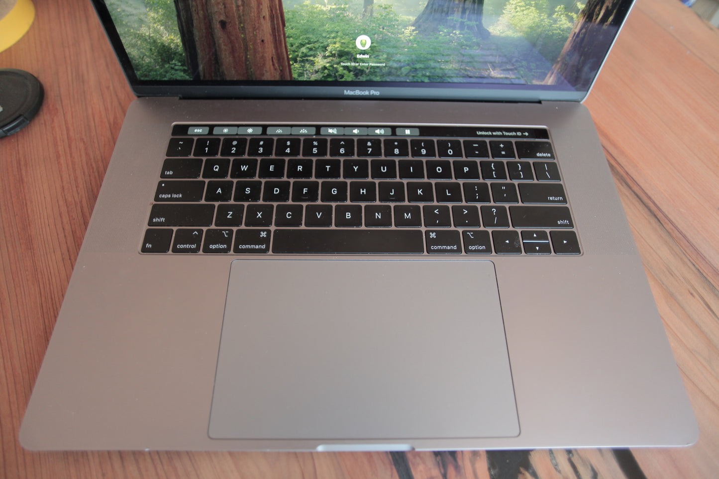 MacBook Pro 16” (2019) en excelente estado