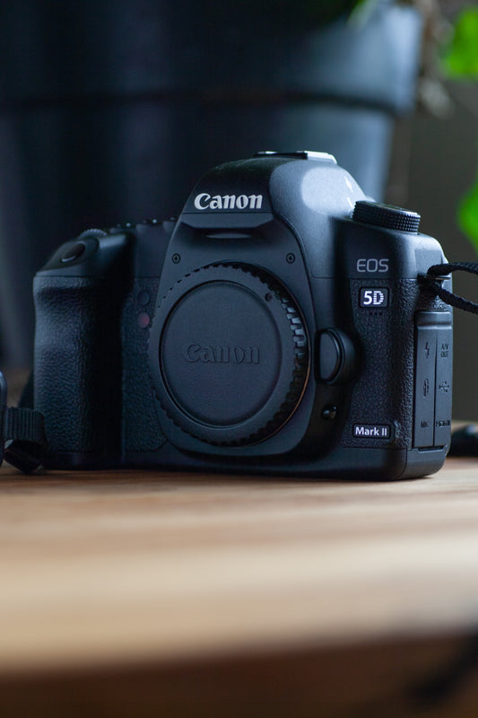 Canon EOS 5D Mark II – Full Frame DSLR