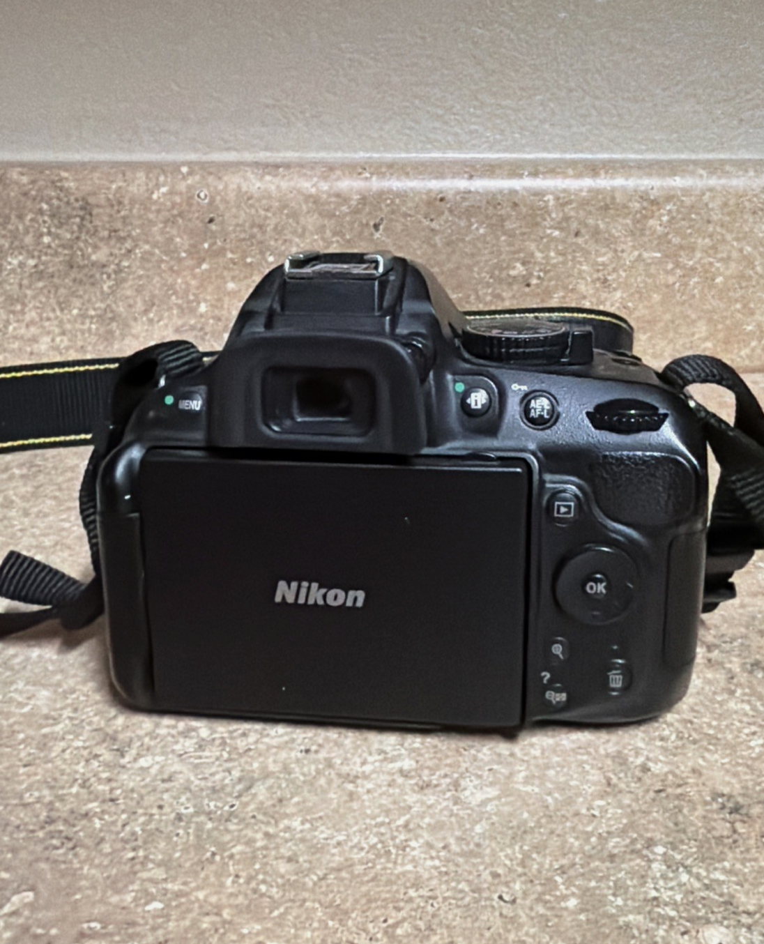 Nikon D5200 24.1MP DSLR Camera + 18-55mm
