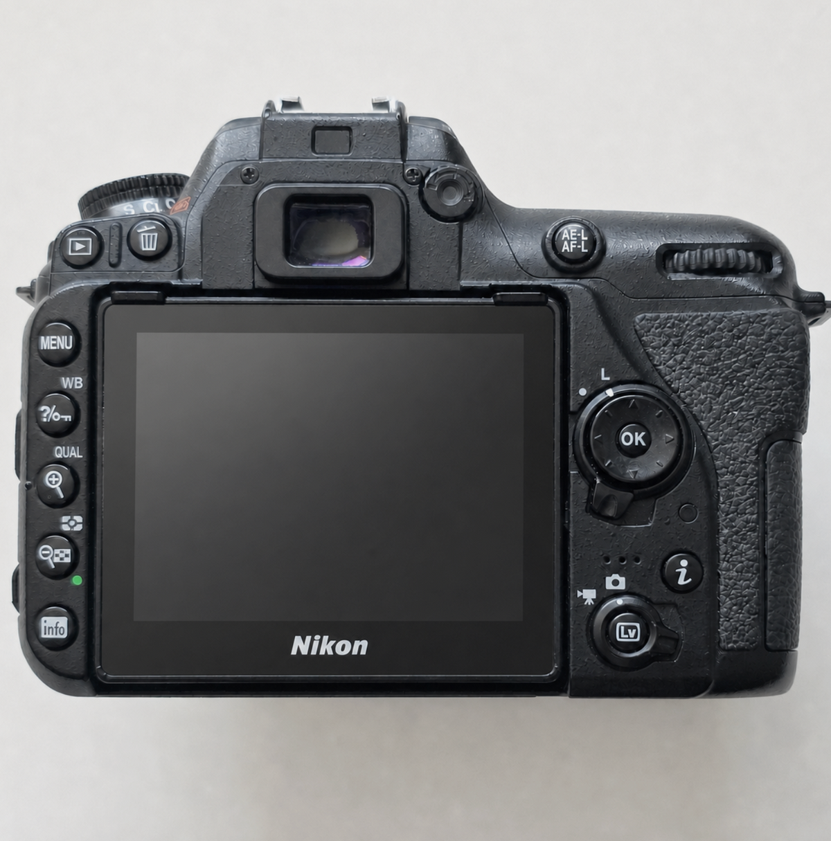 Nikon D7500 + NIKKOR 18-140mm f/3.5-5.6G ED VR