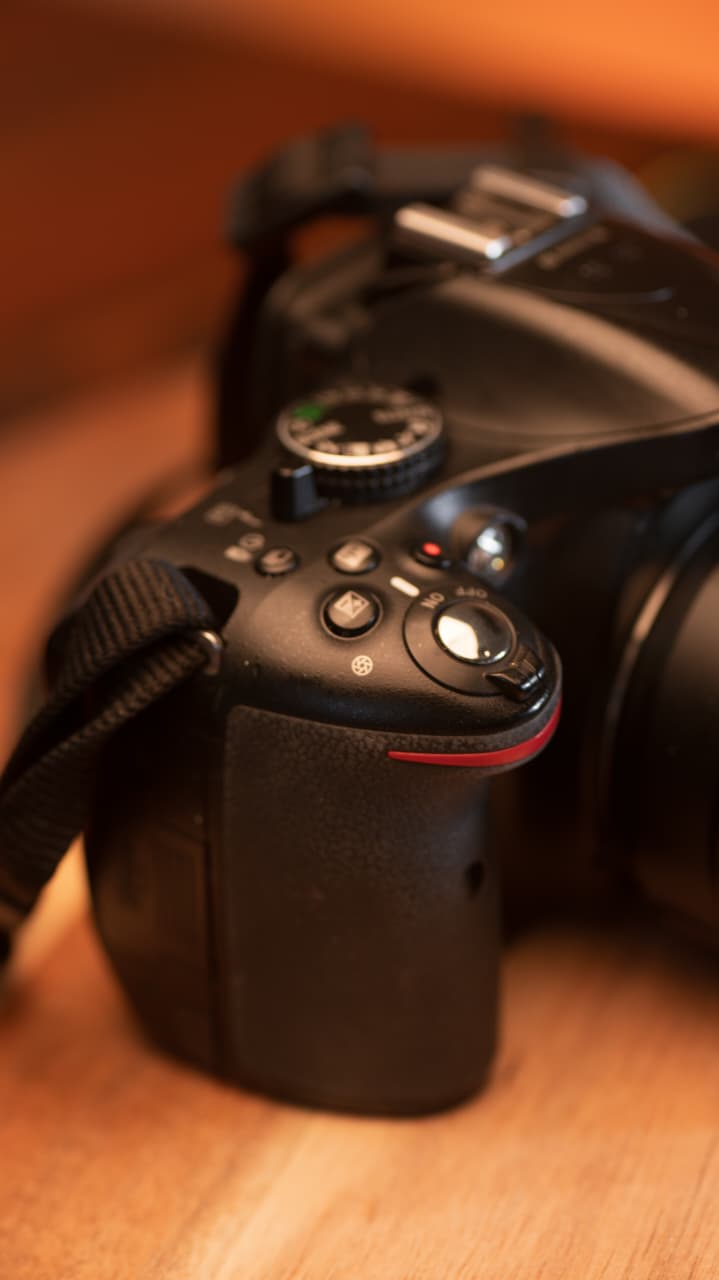 Nikon D5200 24.1MP DSLR Camera + 18-55mm