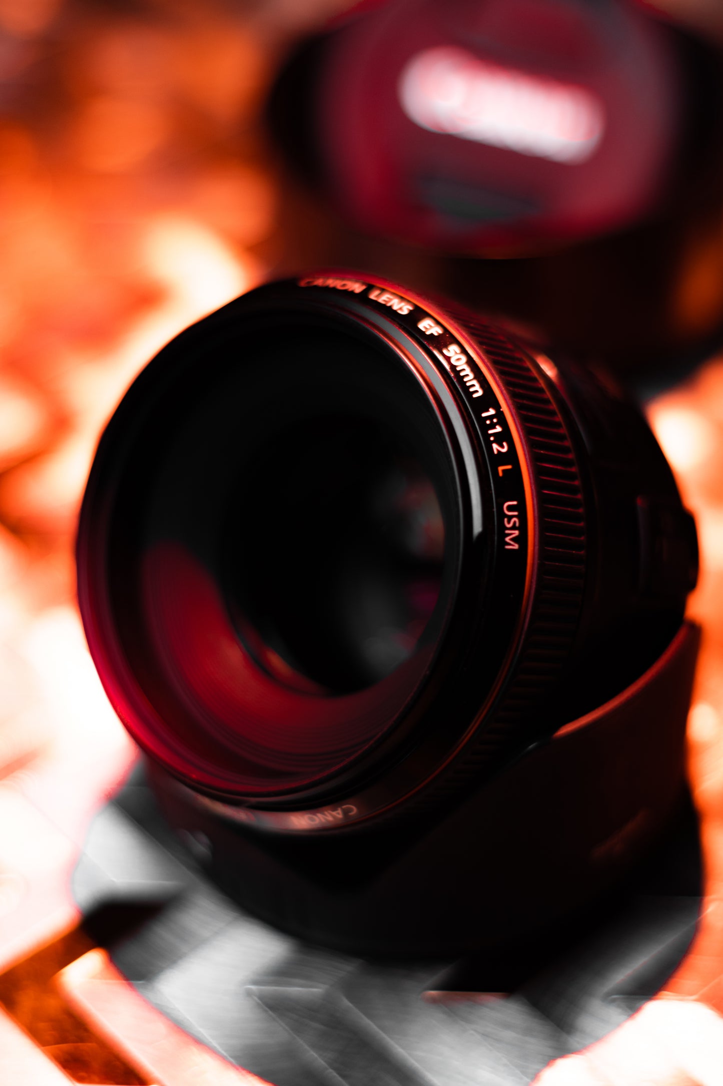 Canon EF 50mm f/1.2 L USM – Lente Premium de Alta Apertura con Parasol Incluido