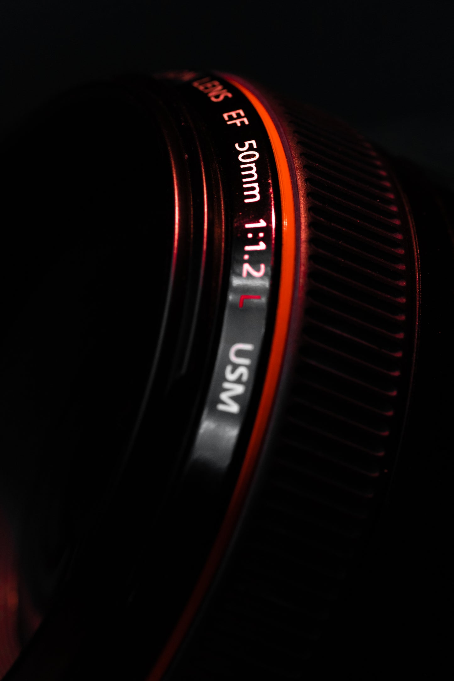 Canon EF 50mm f/1.2 L USM – Lente Premium de Alta Apertura con Parasol Incluido