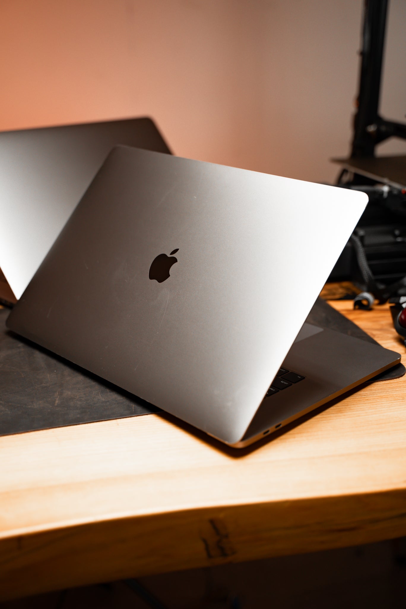 MacBook Pro 15” (2019) – Intel Core i7 / 16GB RAM / 512GB SSD
