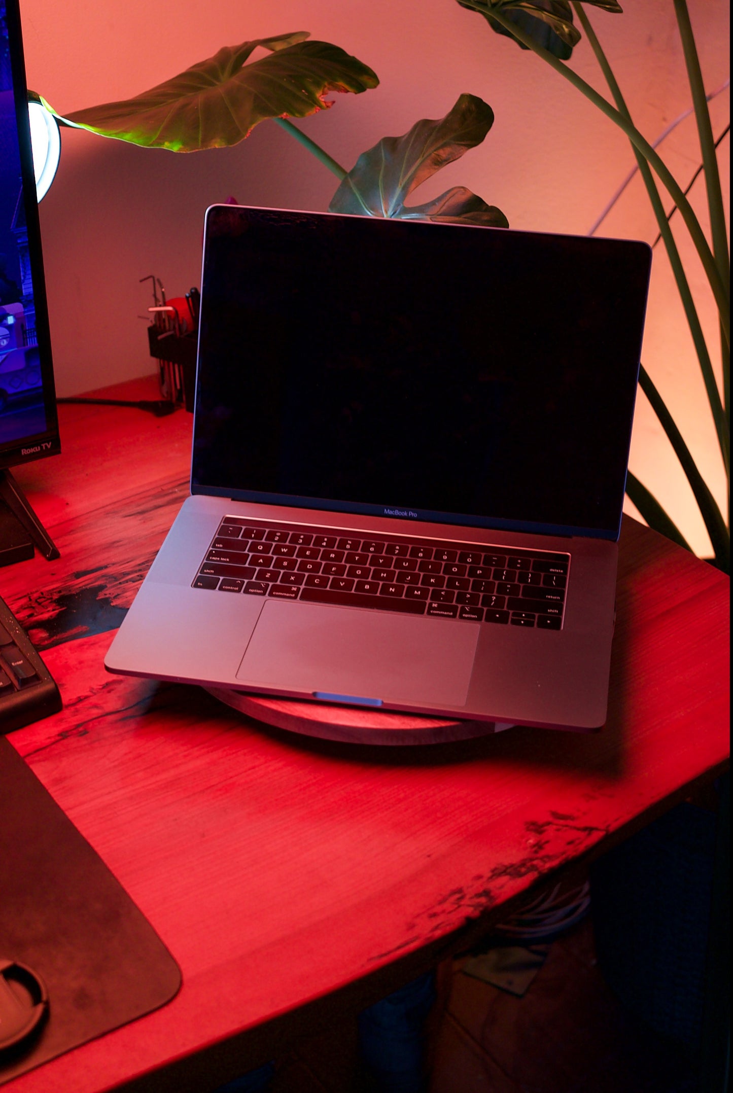 MacBook Pro 15" 2019 — i7 6 núcleos | 16GB RAM | 250GB SSD