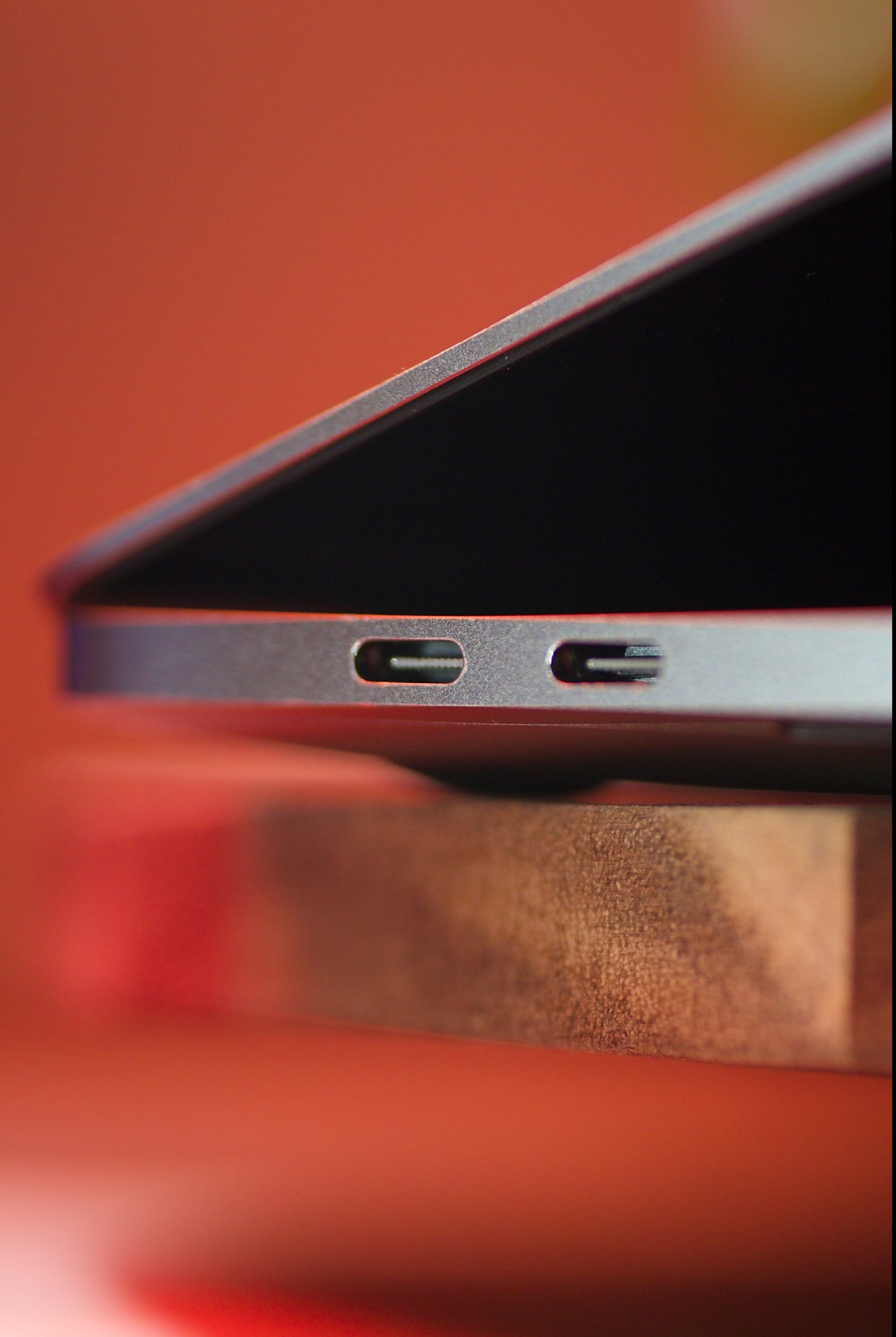 MacBook Pro 15" 2019 — i7 6 núcleos | 16GB RAM | 250GB SSD