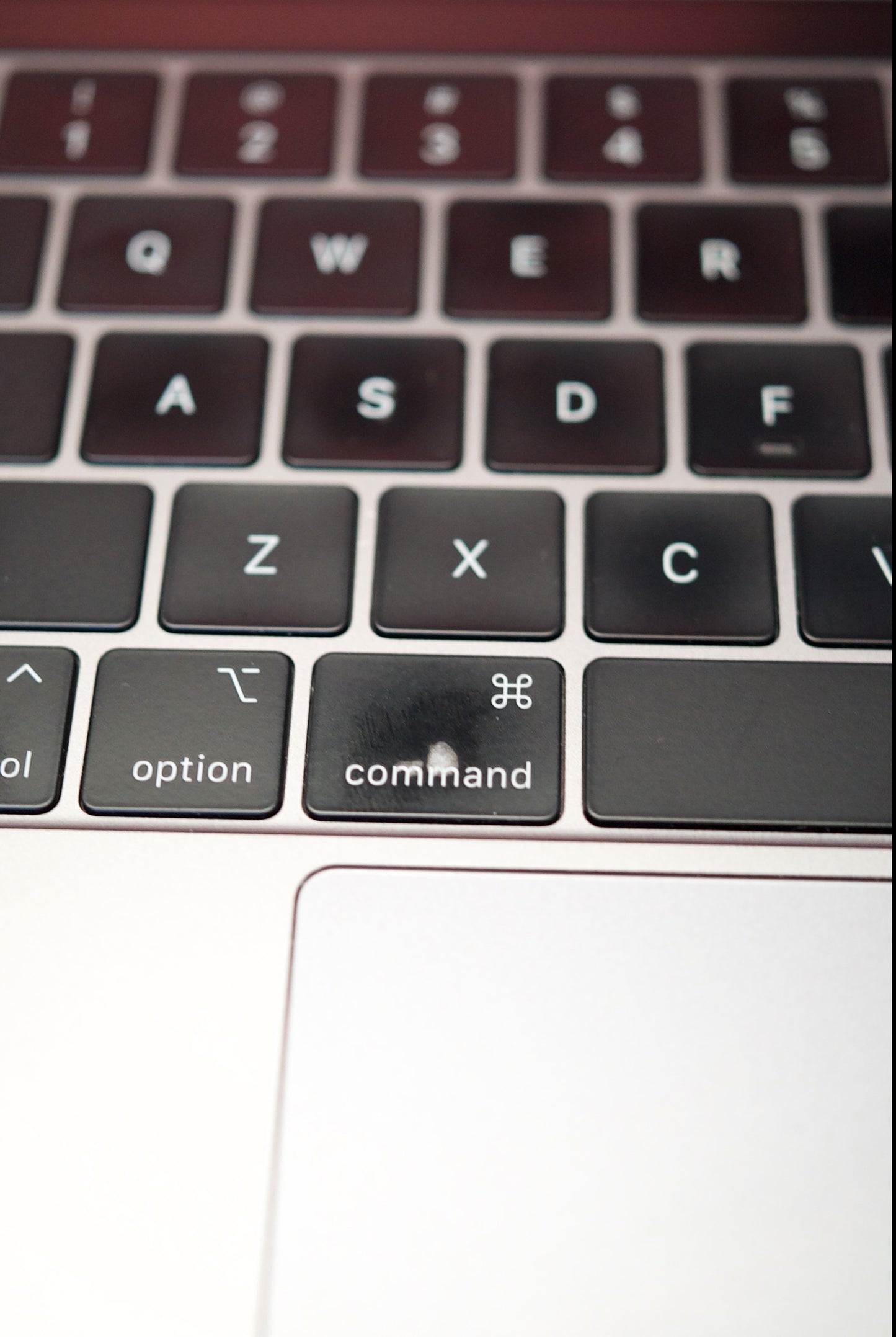 MacBook Pro 15" 2018 — i7 6 núcleos | 16GB RAM | 500GB SSD