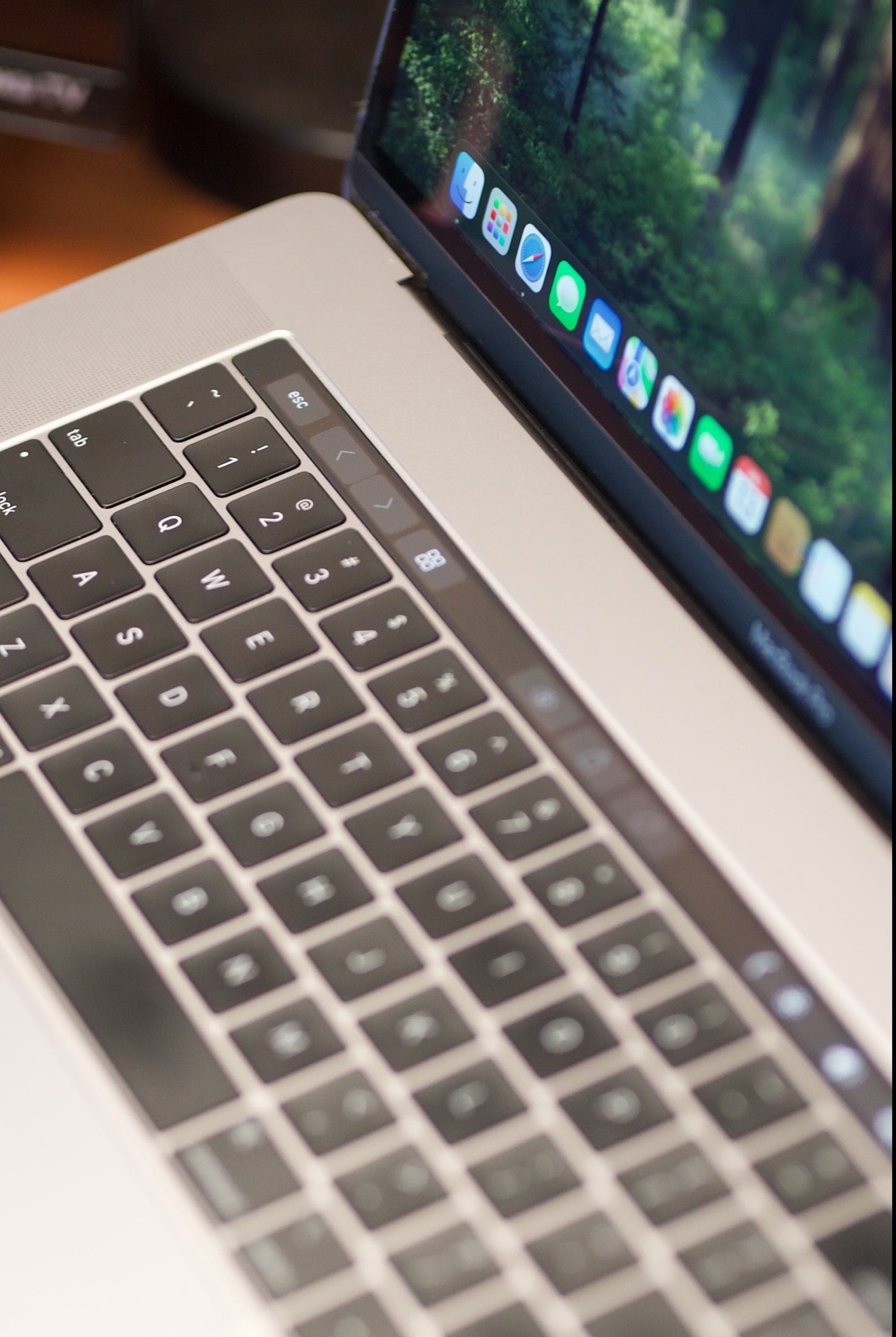 MacBook Pro 15" 2018 — i7 6 núcleos | 16GB RAM | 500GB SSD