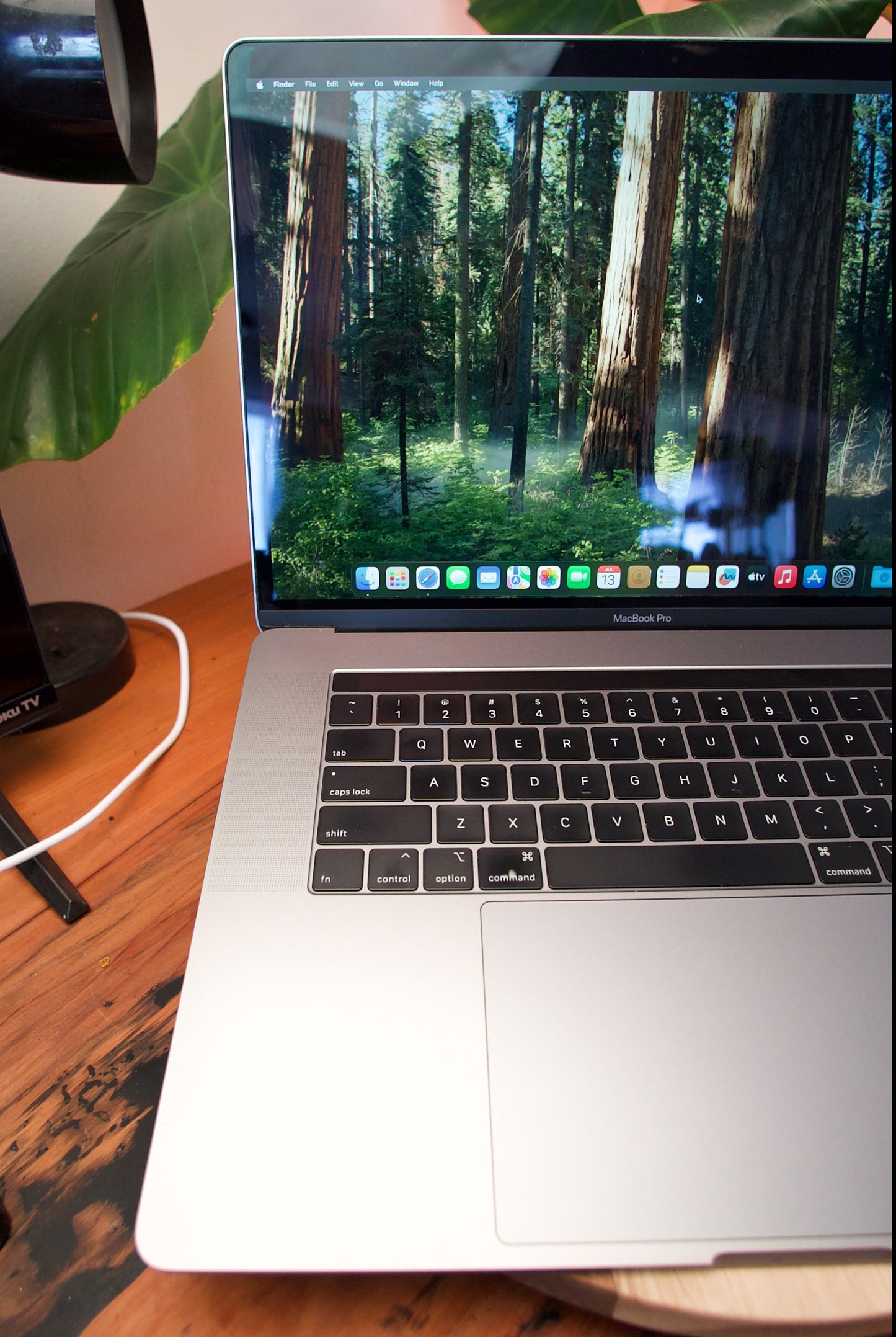 MacBook Pro 15" 2018 — i7 6 núcleos | 16GB RAM | 500GB SSD