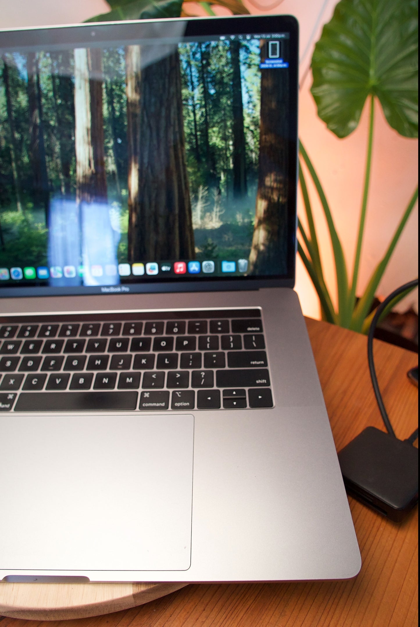 MacBook Pro 15" 2018 — i7 6 núcleos | 16GB RAM | 500GB SSD