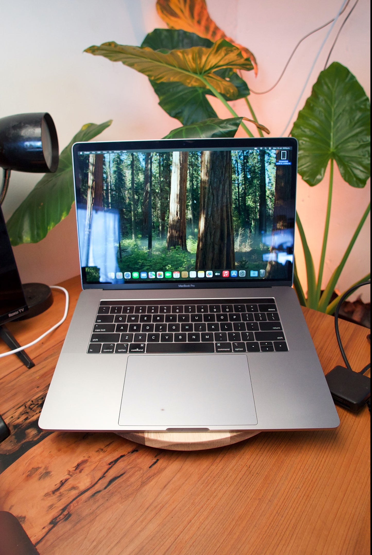 MacBook Pro 15" 2018 — i7 6 núcleos | 16GB RAM | 500GB SSD