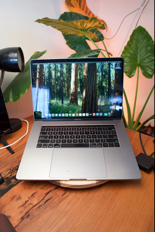 MacBook Pro 15" 2018 — i7 6 núcleos | 16GB RAM | 500GB SSD