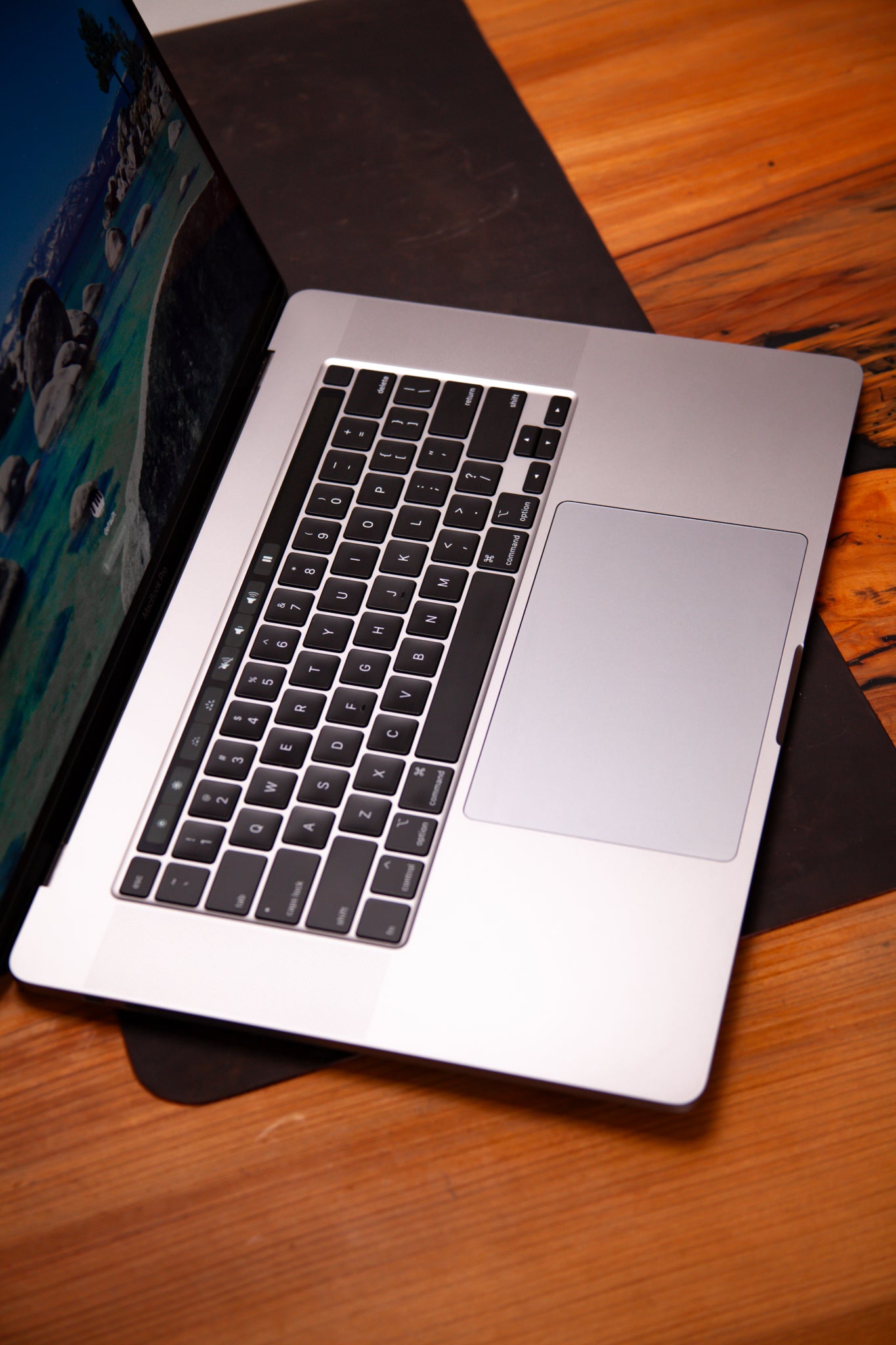 MacBook Pro 16" (2019) – Intel Core i7 / 16GB RAM / 512GB SSD