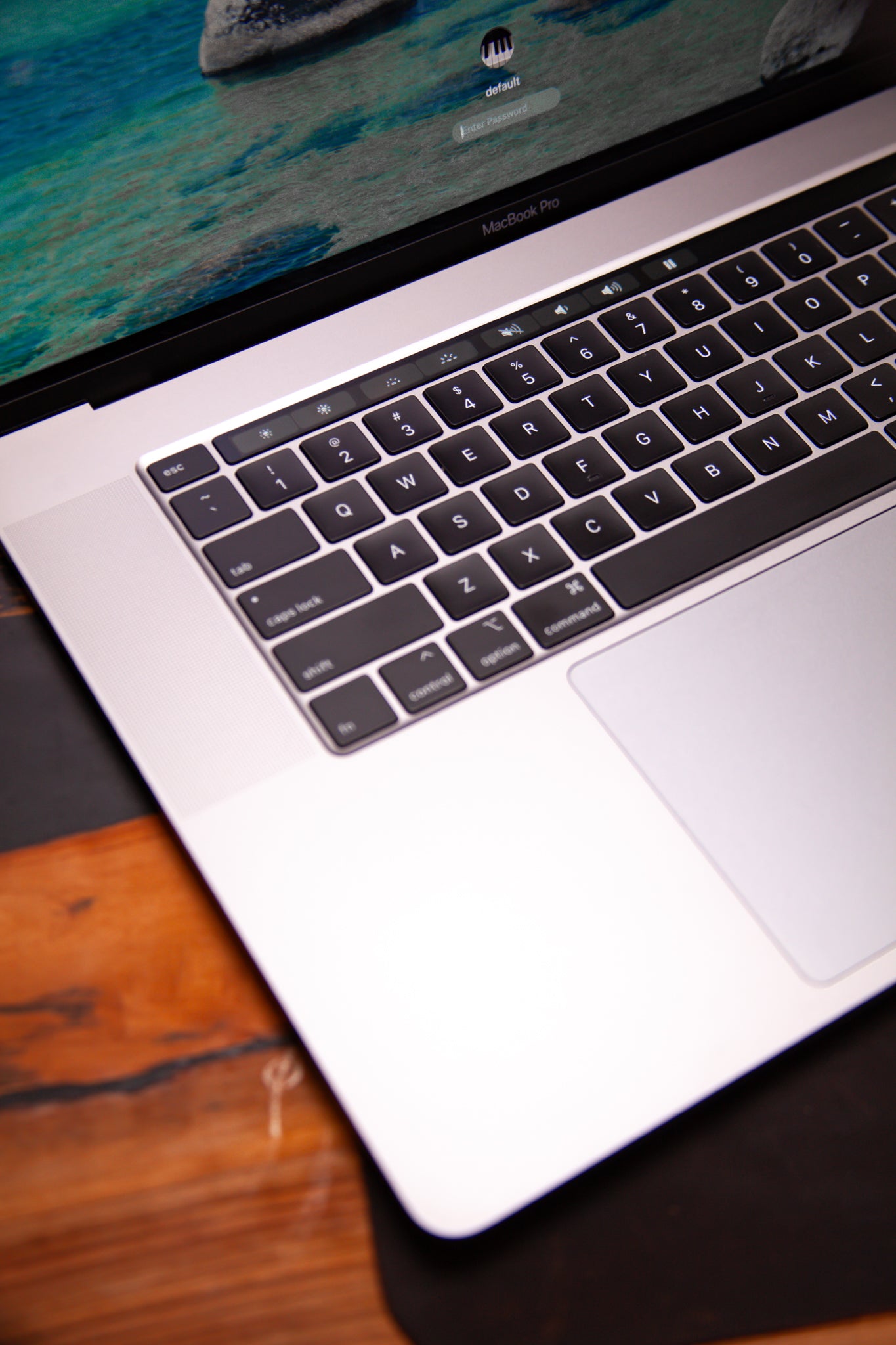 MacBook Pro 16" (2019) – Intel Core i7 / 16GB RAM / 512GB SSD