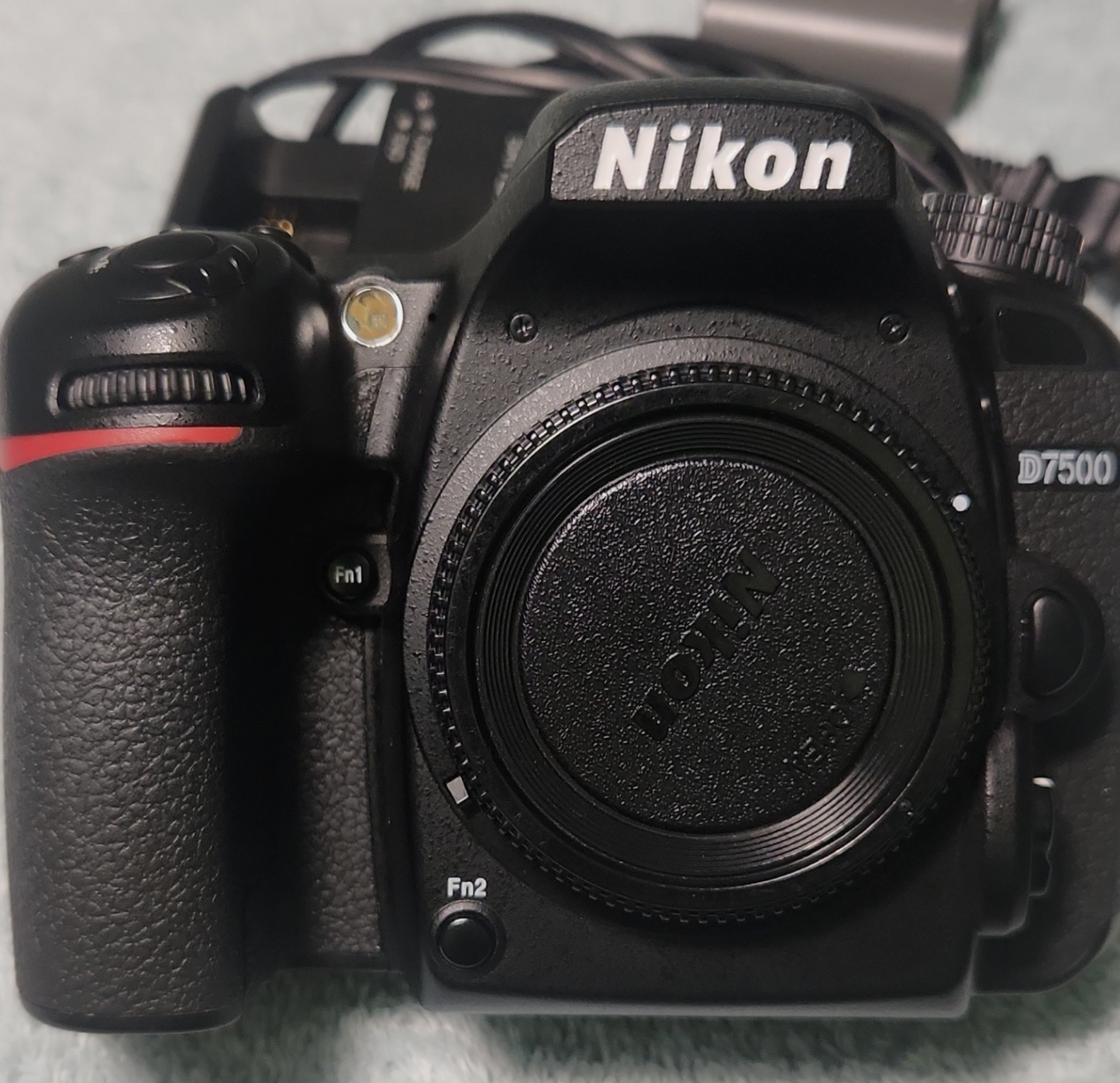 Nikon D7500 — Cámara DSLR APS-C de Gama Alta (Solo Cuerpo) 3729 disparos