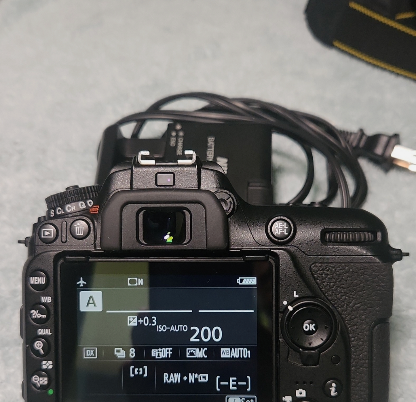 Nikon D7500 — Cámara DSLR APS-C de Gama Alta (Solo Cuerpo) 3729 disparos
