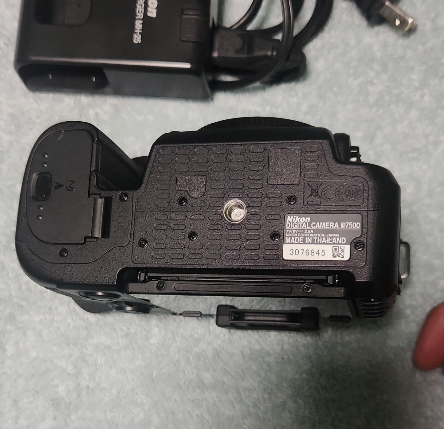Nikon D7500 — Cámara DSLR APS-C de Gama Alta (Solo Cuerpo) 3729 disparos