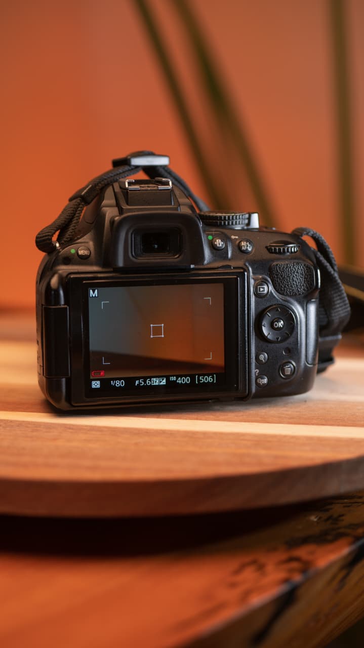 Nikon D5200 24.1MP DSLR Camera + 18-55mm