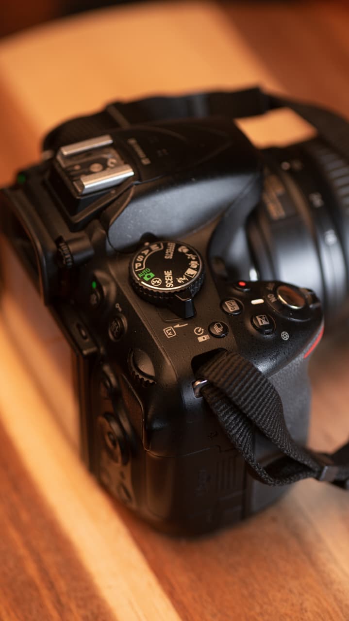 Nikon D5200 24.1MP DSLR Camera + 18-55mm