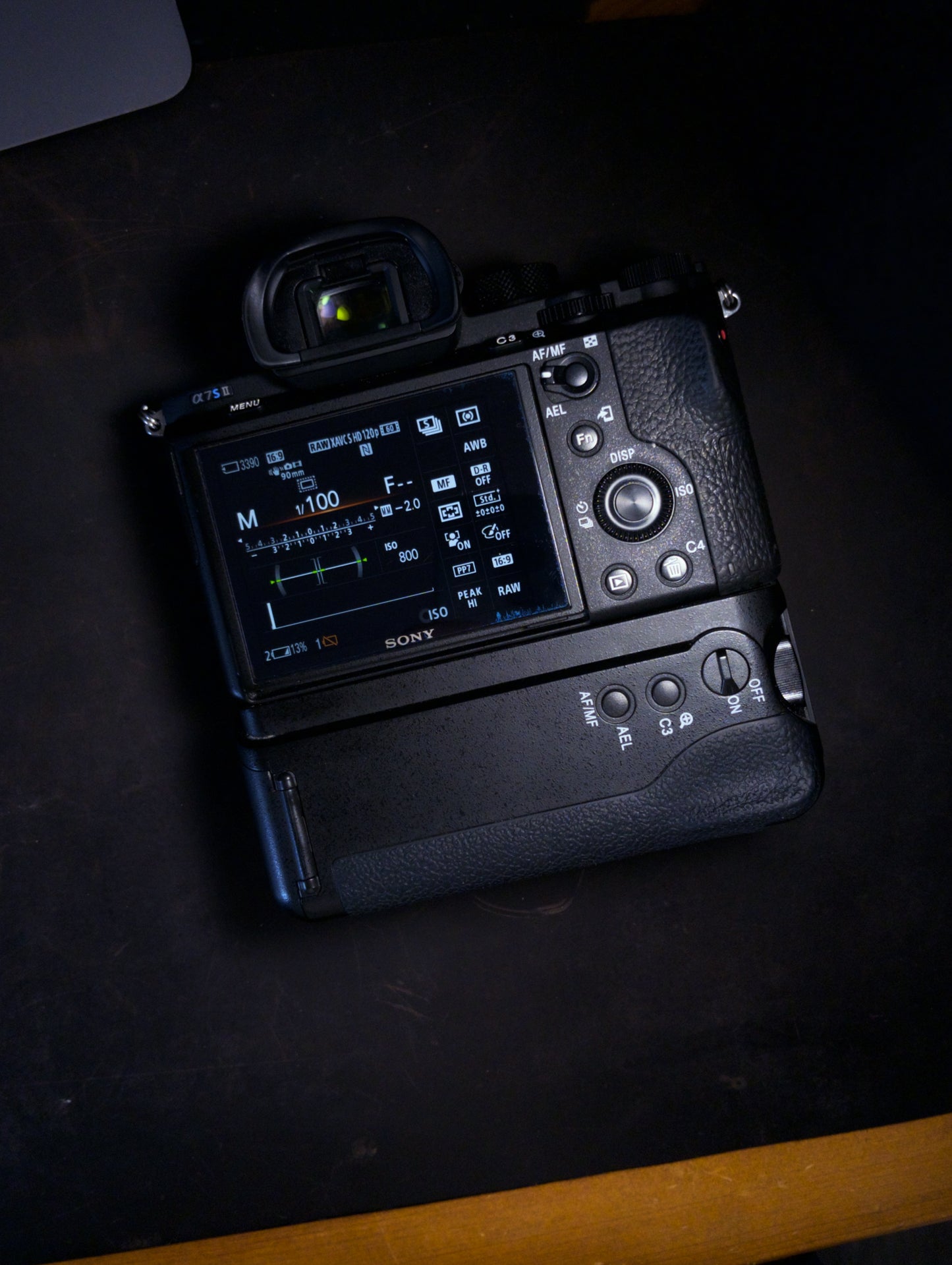 Sony A7S II — Cámara Full Frame Mirrorless 4K + Battery Grip Vertical con solo 6000 disparos