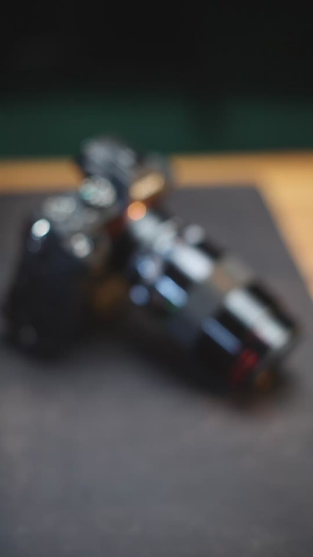 Cargar video: El Vivitar Series 1 90mm f/2.5 Macro, conocido como ‘Bokina’, sigue siendo un referente en fotografía macro.Grabado con una Canon Rebel T3 del 2011, este lente demuestra que lo clásico aún tiene un carácter único: nitidez, colores fieles y un bokeh que enamora